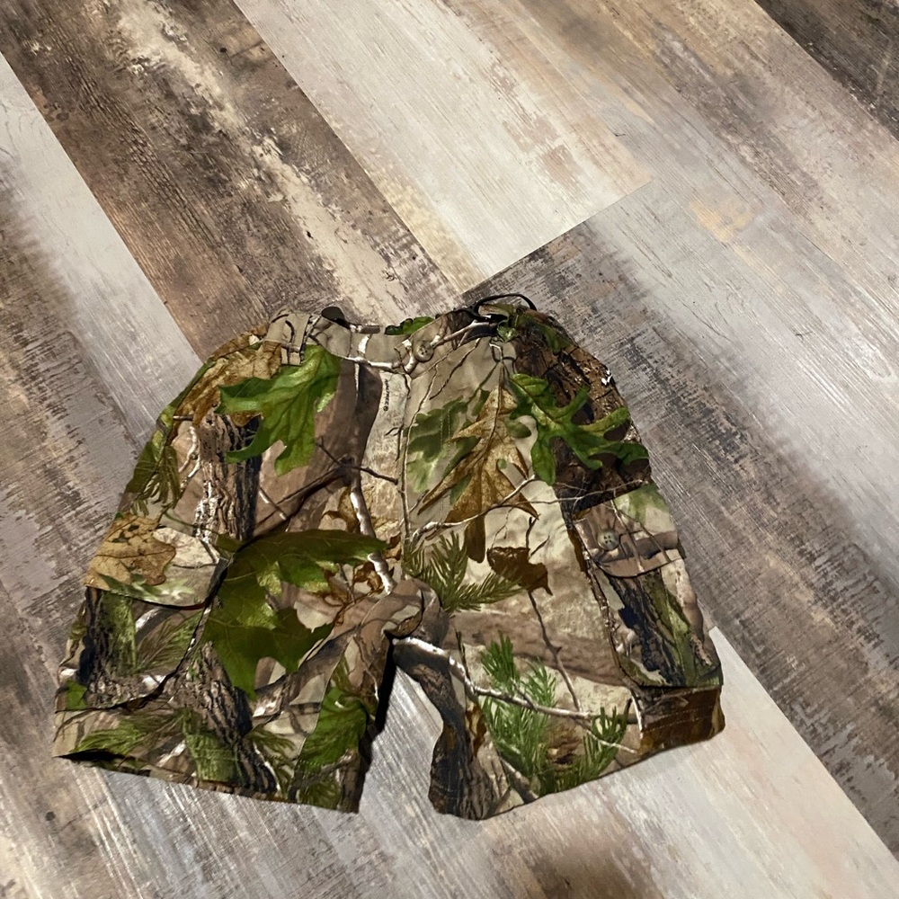 Game winner youth camo shorts-M